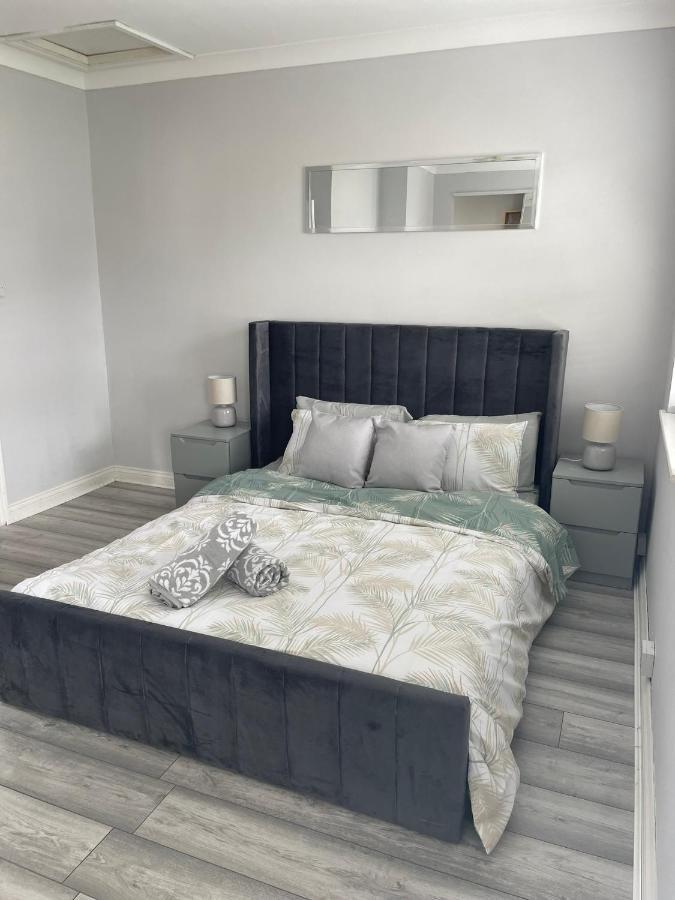 Luxury 2 Bedroom Maisonette With Private Garden, Fibre Wifi, Sky Channels 坎伯利 外观 照片