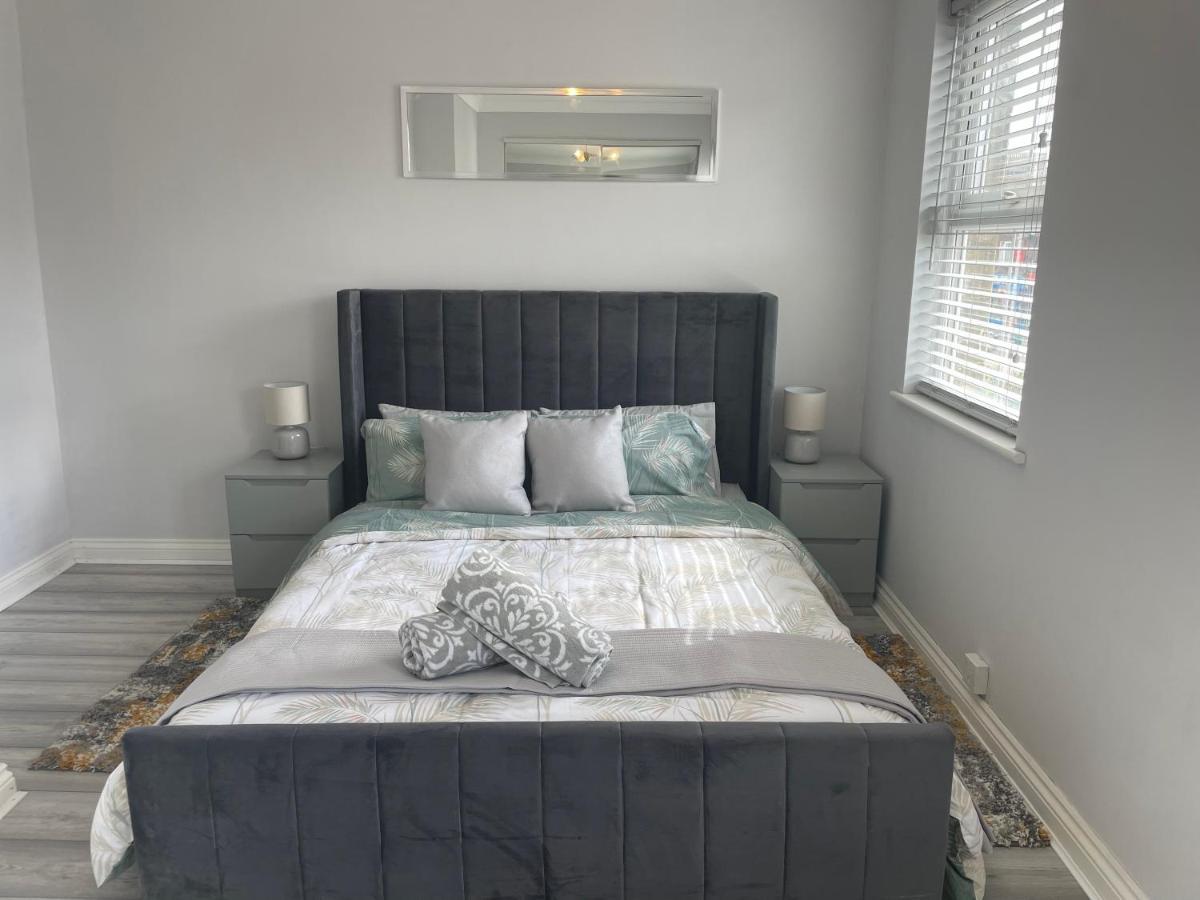 Luxury 2 Bedroom Maisonette With Private Garden, Fibre Wifi, Sky Channels 坎伯利 外观 照片